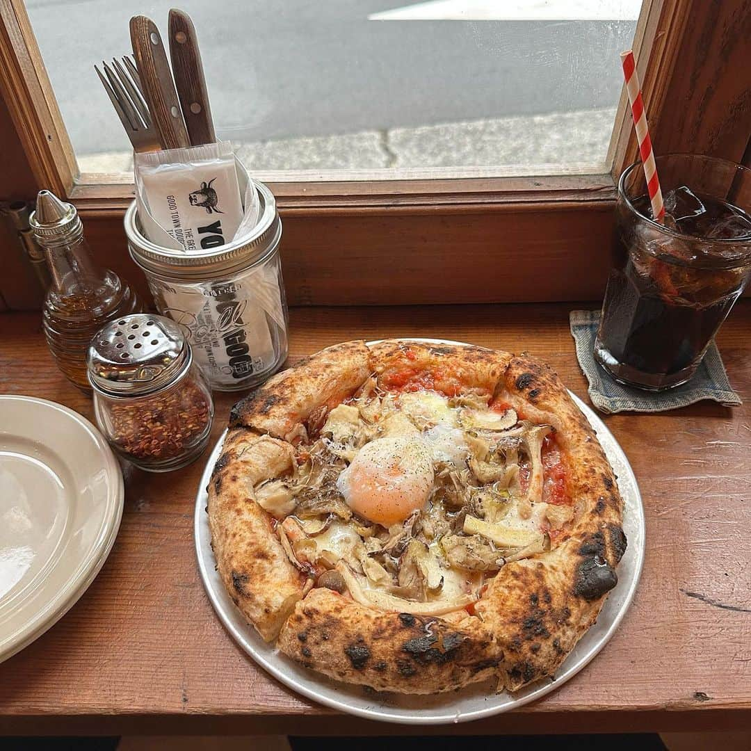 大槻アイリのインスタグラム：「頼むの全部美味しかったよ〜🦥🥤 わんちゃんも入れるお店みたいで癒された੯‧̀͡u\🐾」