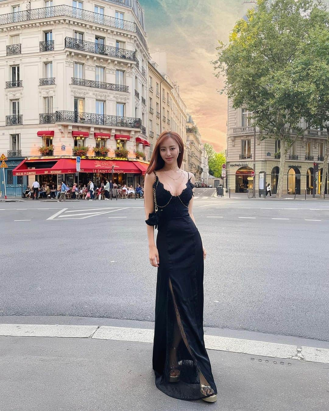 川谷花音さんのインスタグラム写真 - (川谷花音Instagram)「Bonjour🇫🇷  フランスでは夜のエッフェル塔が1番楽しみ！  な〜んて思っていたけどね  時差ボケで3日連続  夜寝ちゃって、、、  行けなかった😭  ので  急遽延泊❤️  人生なのでそんな事もあるでしょ〜う！  #france #paris #japan #japanese #japanesegirl #trip #大学生 #女子大生 #今日のコーデ」8月15日 18時17分 - kanon_kawatani_