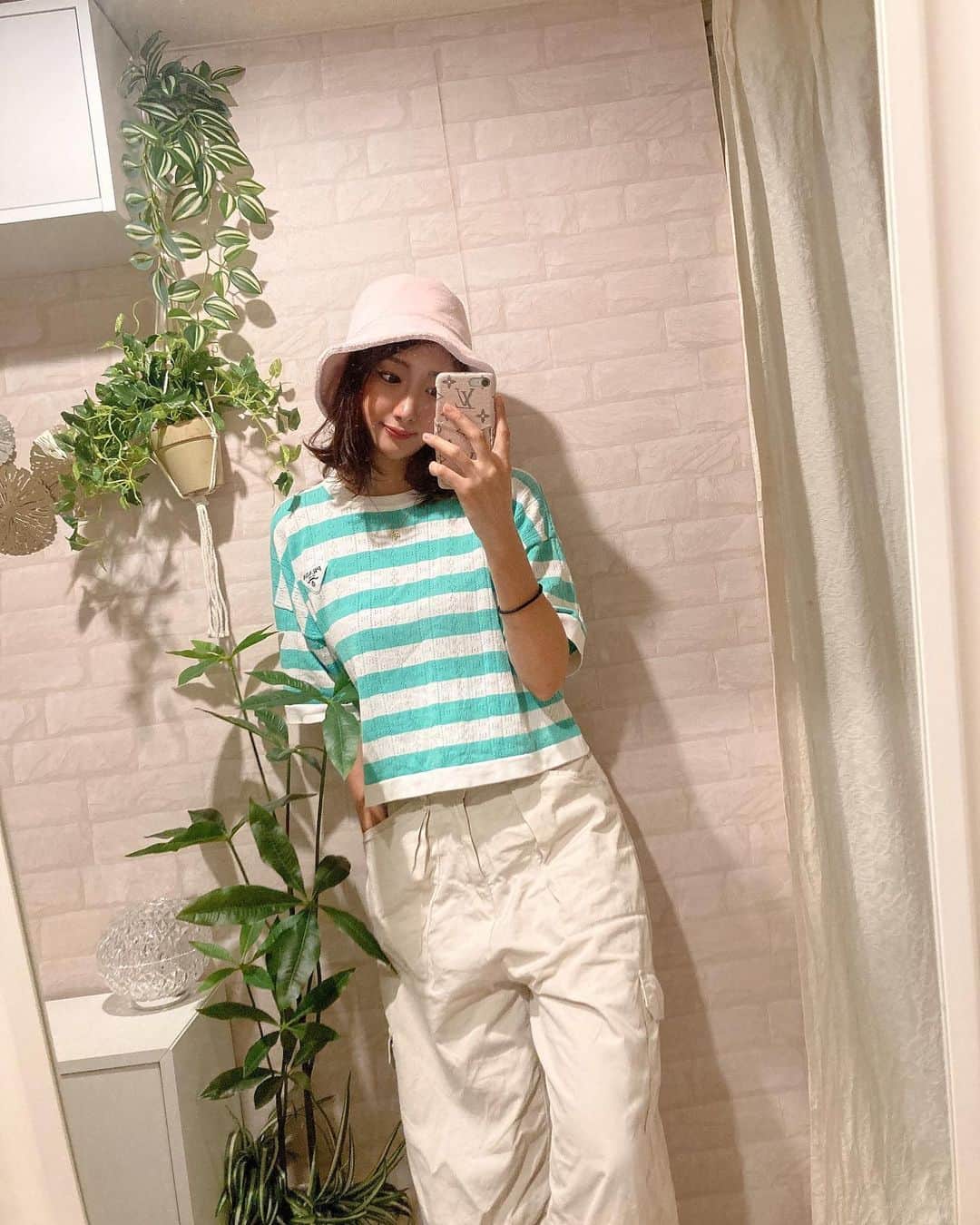 佐竹ななのインスタグラム：「珍しくカジュアルコーデ✨  tops #PRADA hat #miumiu   #カジュアルコーデ」