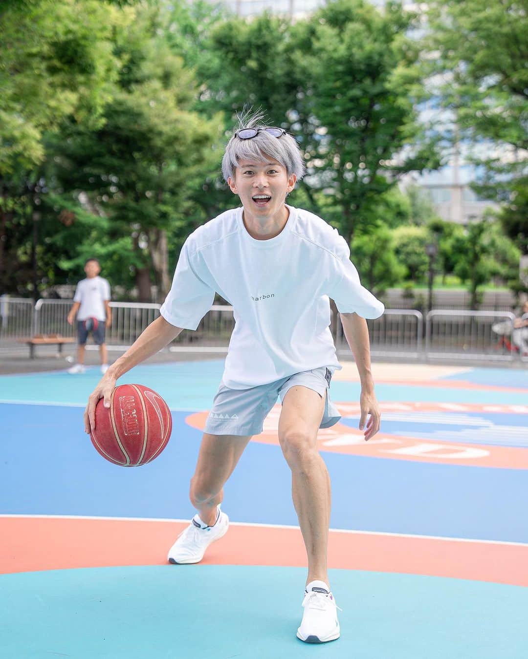 三津家貴也さんのインスタグラム写真 - (三津家貴也Instagram)「. バスケット🏀 最近はいろんなことに挑戦してます！ 何でもかんでもとりあえずやってみる。 最後はみんなで集合写真📷 ん〜やってみよう☝️✨ Photo by @reiji_0819  #バスケット #basketball #challenge」8月15日 18時42分 - takaya_mitsuka