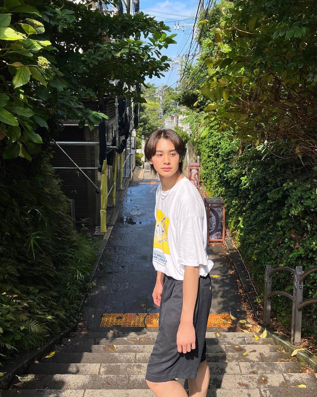 黒田昊夢さんのインスタグラム写真 - (黒田昊夢Instagram)「in 江ノ島 〜！！！  海鮮。自然のマイナスイオン。 最高すぎました！  なかなか履かない短パン黒田でした。」8月15日 19時04分 - hiro_crown.0910