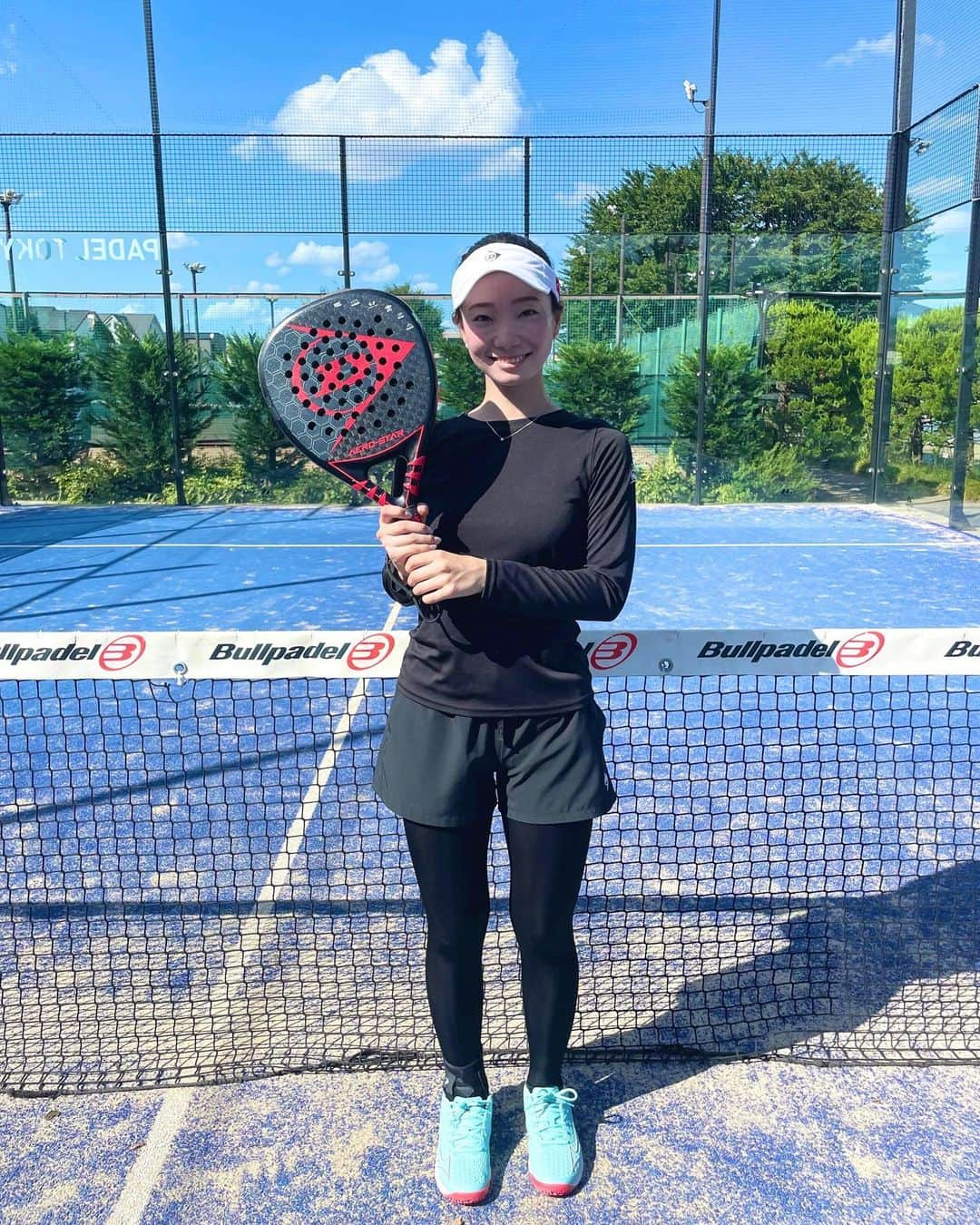 小堀桃子のインスタグラム：「. . . こないだ初めてちゃんとパデルした🎾 . . . #パデル #padel #padeltokyo #スポーツ #スポーツ女子 #dunlop #dunloppadel」