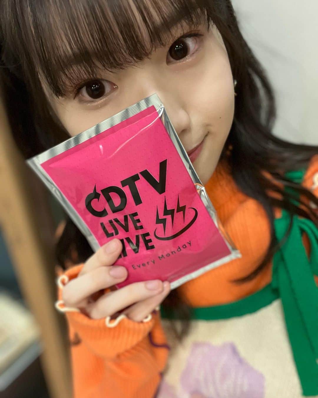 橋本恵理子のインスタグラム：「「#cdtv ！」さんありがとうございました🎤  新曲「アイドルなんかじゃなかったら」 いかがでしたか？🎵  真夏メドレーもありがとうございました😎🌞  ・#真夏のsoundsgood  ・#ポニーテールとシュシュ  ・#アイドルなんかじゃなかったら」