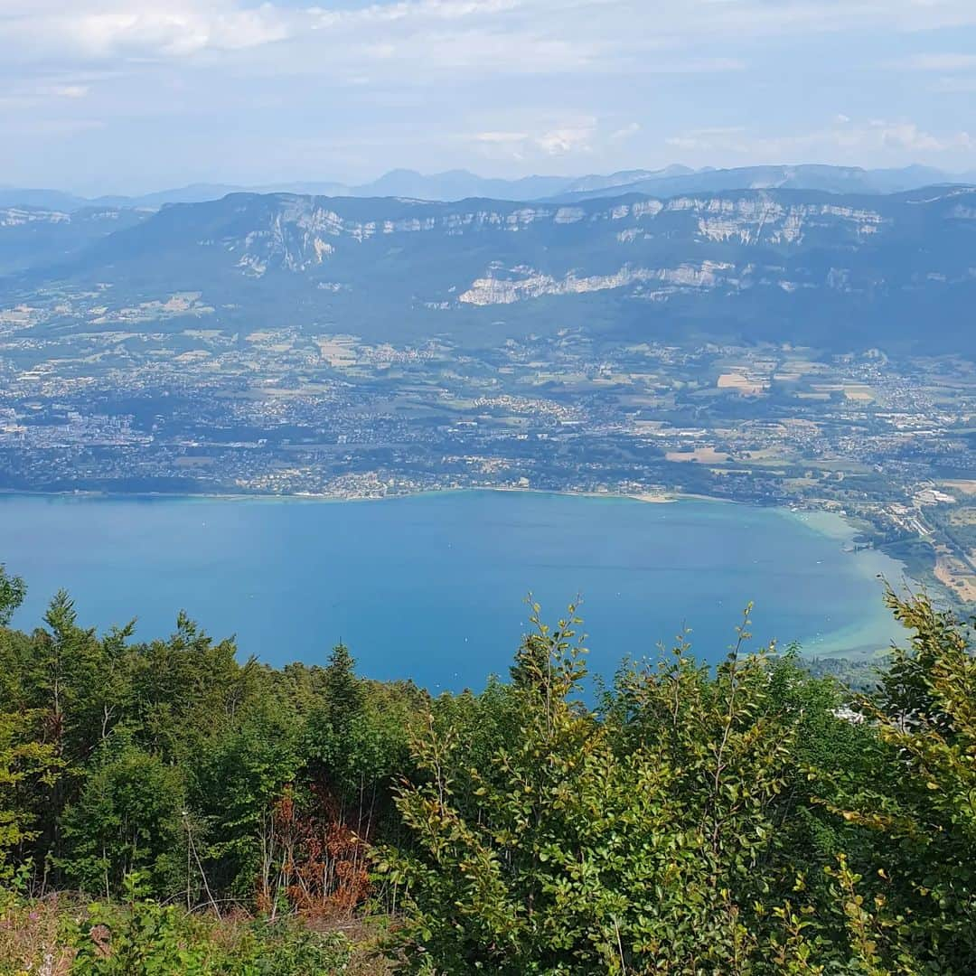 クリストフ・ルメートルのインスタグラム：「🥾⛰️☀️  #randonnée #dentduchat #montagne #savoie #lacdubourget #aixlesbains」