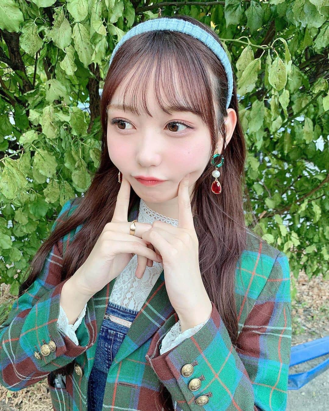 大盛真歩のインスタグラム：「💚💠🌿🍒🌏🩵  AKB48 62ndシングル 「アイドルなんかじゃなかったら」 を昨日CDTVライブ!ライブ!さんにてフルサイズで初披露させて頂きました😳❤️‍🔥  観てくれたかな〜💭  目を引く曲名と、歌詞とダンスと見所たくさんなので沢山の方に愛していただけますように︎︎︎︎︎☺︎  一人一人違うスタイリングで衣装をコーディネートして頂きました！私はこんな感じ〜🥰   #akb48  #新曲  #初披露  #アイドルなんかじゃなかったら  #衣装  #オシャレ  #可愛い  #y2k  #ファッション  #instagood  #instadaily  #photo  #📸」