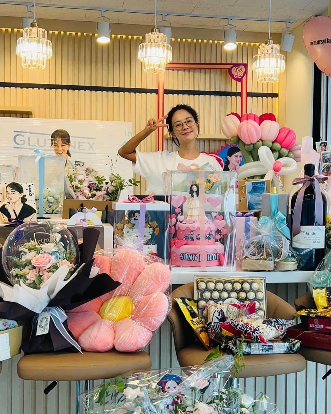 ソン・ジヒョさんのインスタグラム写真 - (ソン・ジヒョInstagram)「매년 돌아오는 생일이지만 축하해 주시는 여러분이 있어 행복하고 특별하게 느껴지는 날입니다✨🙌🏻 넘치게 보내주시는 응원과 사랑에 늘 감사감사합니다!!!!  더욱 열씨미 하는 제가 되겠습니다 감사하고 또 감사합니다 그리고 사랑합니다💜」8月15日 19時24分 - my_songjihyo