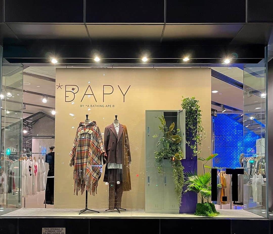 I.T IS INSPIRATIONさんのインスタグラム写真 - (I.T IS INSPIRATIONInstagram)「Experience the allure of BAPY's latest Pop-Up Store "BLOOMS WORKSPACE" at I.T Hysan One Store!  Immerse yourself in a captivating blend of nature and office elements, as we invite you to discover a fresh and vibrant atmosphere that instills confidence and beauty in every woman attending.  #ithk #iteshop #bapy #bloomsworkspace」8月15日 19時30分 - ithk
