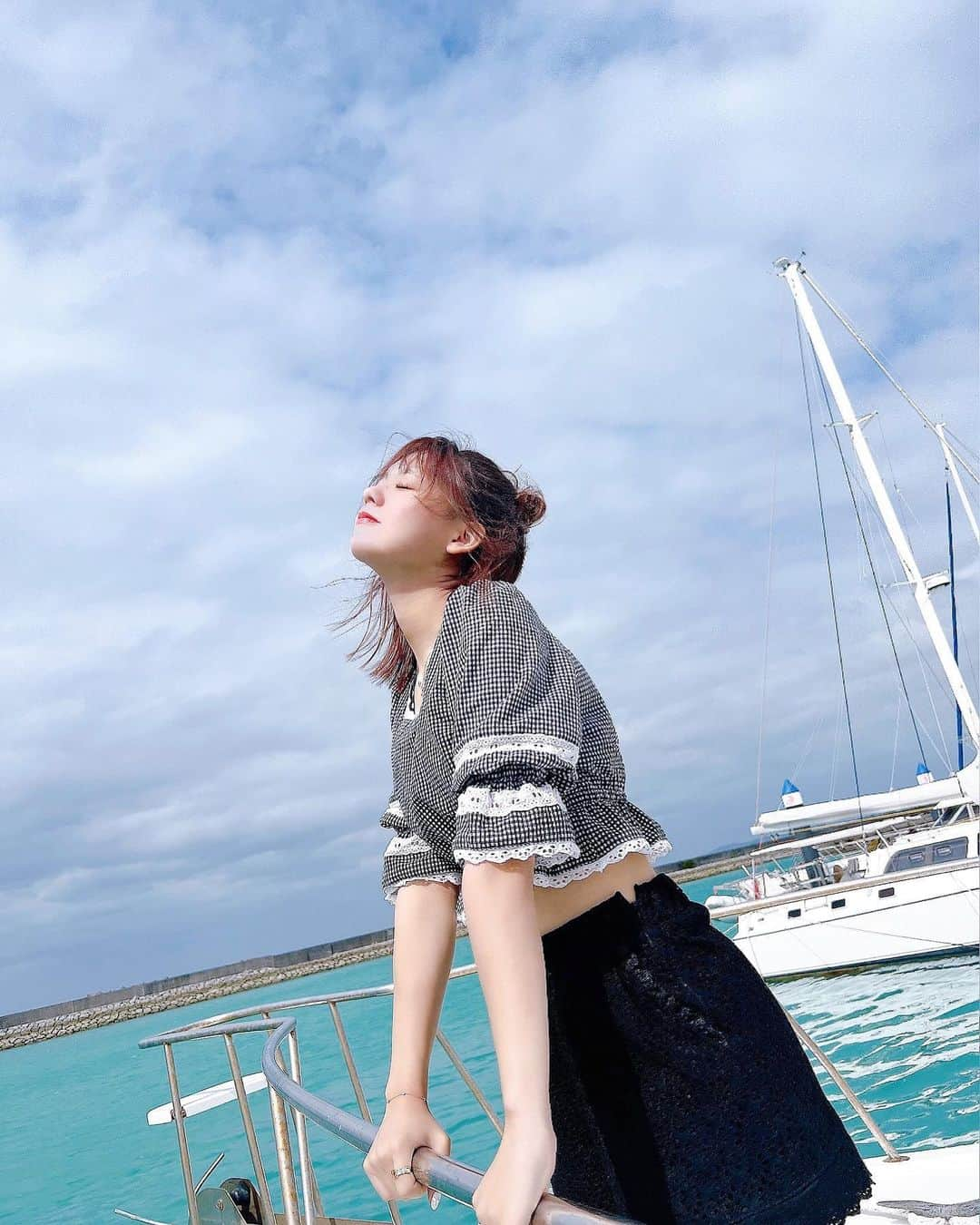 宮里莉羅さんのインスタグラム写真 - (宮里莉羅Instagram)「沖縄の海キレイ〜🫧🌊 帰省したいなあヾ^_^  #沖縄#沖縄旅行#トロピカルビーチ#海#海コーデ#02년생 #follow#followme#f4f#likeforlike#follow4follow#fyp#instagood#japanesegirl#instalike#selfie#ootd」8月15日 19時30分 - ranrin0403