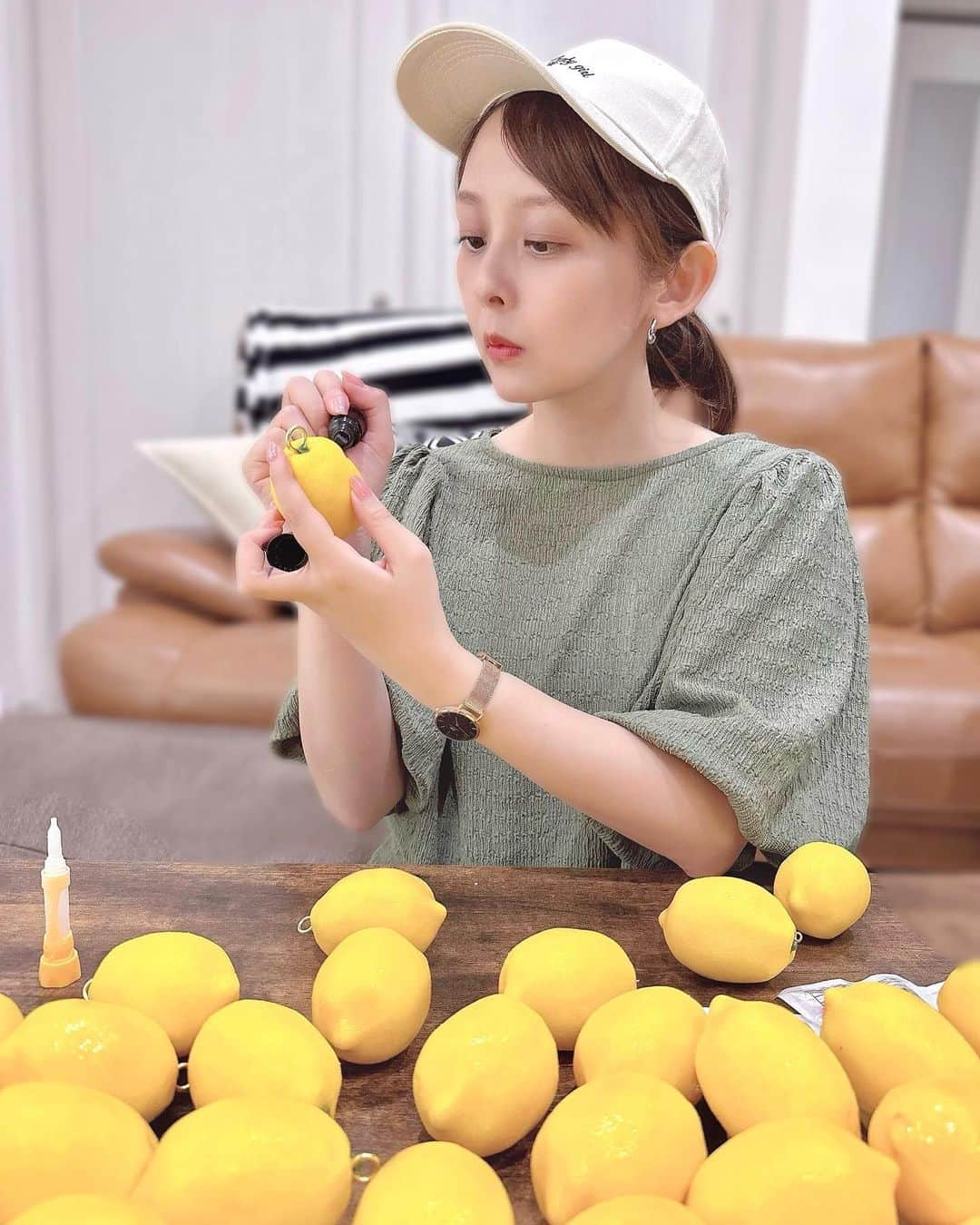 かとう唯のインスタグラム：「おつかれもん だじゃれもん 三重でも作るもん🍋🍋  #だじゃれもん作りファイナル #レモン　#檸檬　#れもん　#ダジャレント　#だじゃれアンバサダー」