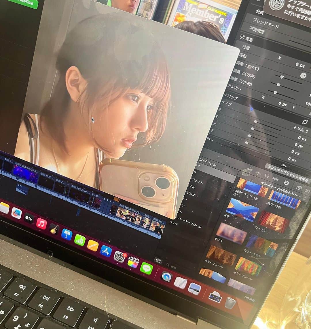 あみち。のインスタグラム：「編集さん💻 眉毛 @aviss_eyebrow でしてもらいました^._.^🌟」