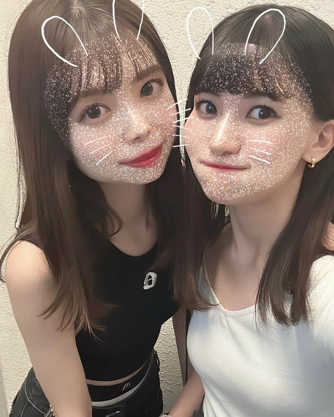 北川瑛里奈さんのインスタグラム写真 - (北川瑛里奈Instagram)「: : : 最近沢山一緒にお出かけできてとっても楽しい💕 : 可愛い子と遊ぶ日は テンション上がります🤭✨ : 加工された写真あんまり投稿しないけど、 たまには投稿してみた🌈 : : : : : : : #thankyou #friends #summerfashion #nagoyajapan #友達とご飯 #お酒好き女子 #栄グルメ #栄ディナー #もんじゃ焼 #鉄板料理 #夏服 #クロップスタイル #クロップド丈 #y2k #y2kfashion #インスタフィルター」8月15日 19時35分 - elena_kitaoka