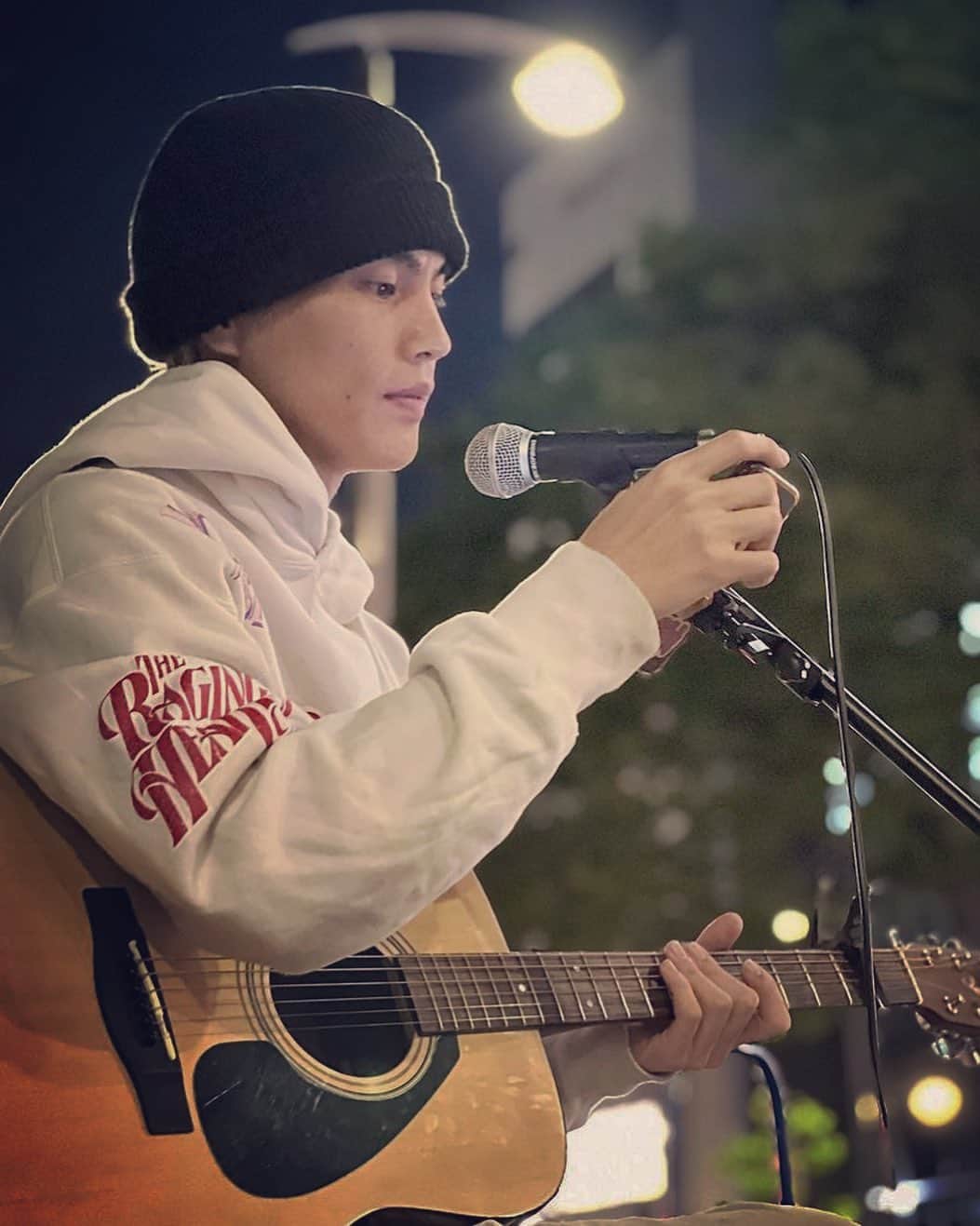 高垣英一郎のインスタグラム：「死ぬまで歌ってたい やっぱり音楽っていいな🥸」