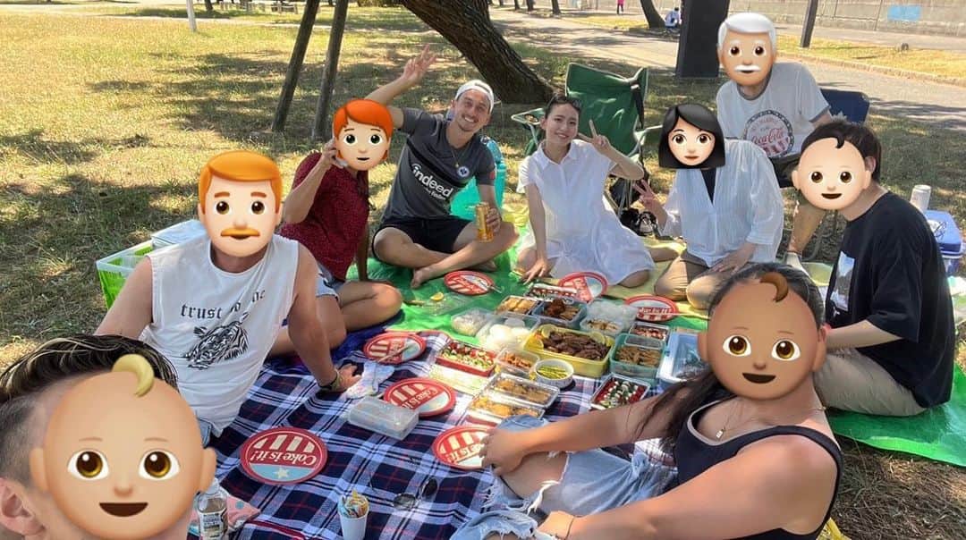びにえみのインスタグラム：「. 大阪帰省あっという間やった🐙 両家でピクニックも出来て良かった〜😋🍴 .  #memory #family #picnic  #大阪帰省 #ピクニック」