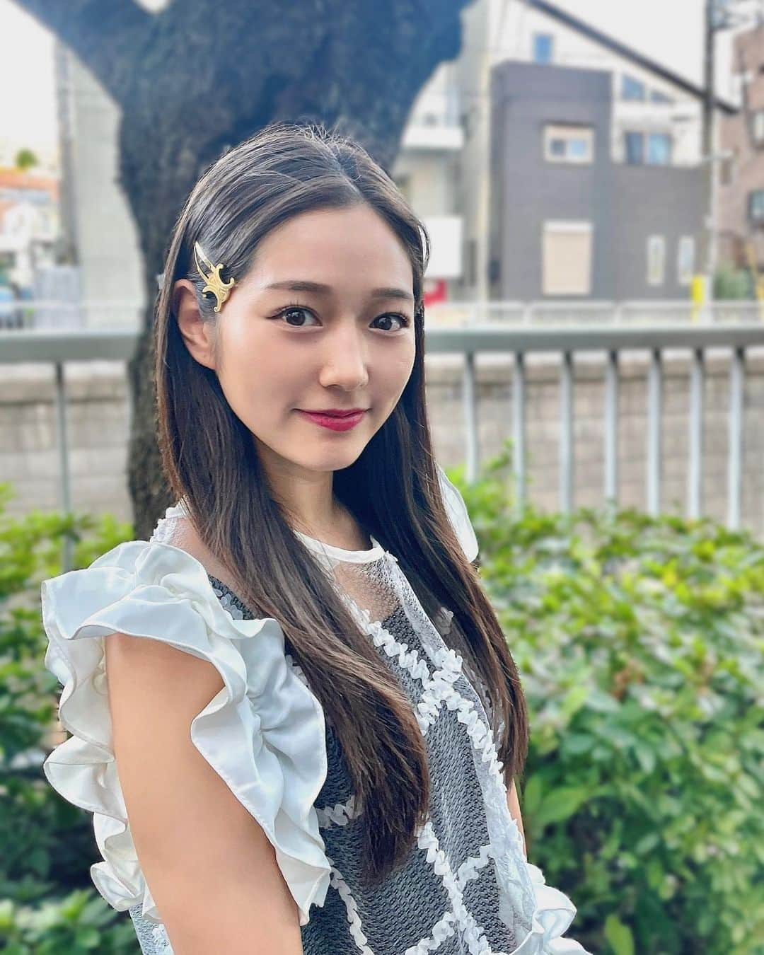 谷本安美のインスタグラム：「* おねーちゃんとお揃いにしたヘアピン💇🏻‍♀️💕 ⁡ ⁡ ⁡ ⁡ #ヘアピン #セリーヌ #celine #fashionstyle #服 #洋服 #fashionpost #トップス #シアートップス #osrs #オシリス #ヘアアレンジ #ヘアピンアレンジ #idol #ハロプロ#つばきファクトリー #谷本安美 ⁡」