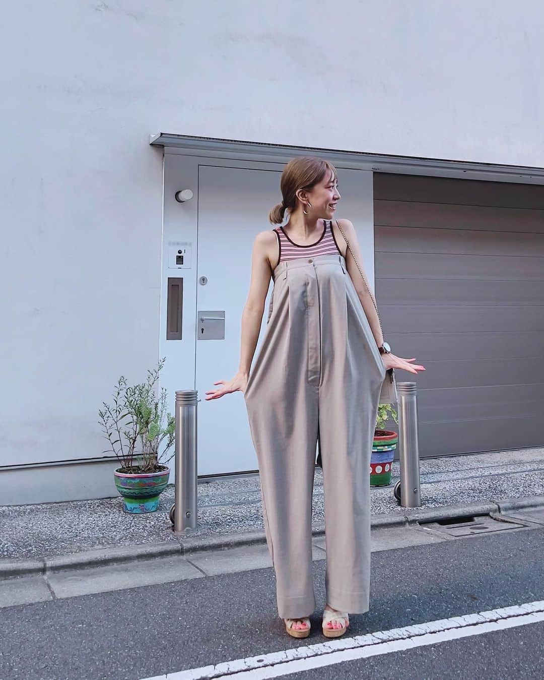 本橋優華さんのインスタグラム写真 - (本橋優華Instagram)「めちゃめちゃ可愛いサロペット見つけてしまって嬉しくて笑ってる。  好きなもの着てると楽しいね。  #サンタさんのパンツ #ootd#dress#vintage#baretop#rompers#sandal#toms」8月15日 19時49分 - uk_jp