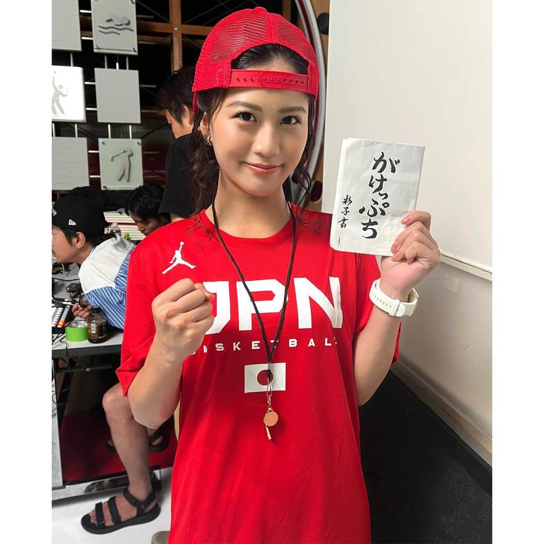 松下由依さんのインスタグラム写真 - (松下由依Instagram)「🏀  バスケワールドカップを盛り上げるべく KBCとFBSが特別コラボ🏀🔥  同期の中谷萌とスラムダンクの彩子さんになりきって スポット撮影をしてきました〜！！ 髪型メイクまでこだわっておりますので テレビで流れているのを見つけたらみてください〜！！  プレゼント企画もあるそうです！  番組：#アサデス。KBC ✕ #めんたいワイド 期間：8月17日(木) ～ 23日(水) 出演：#宮本啓丞 #徳永玲子 #松下由依 #内村麻美 #松井礼明 #今村敦子 #中谷萌 #マサル #児玉育則 #いわぶ見梨」8月15日 19時50分 - matsushita_yui_kbc