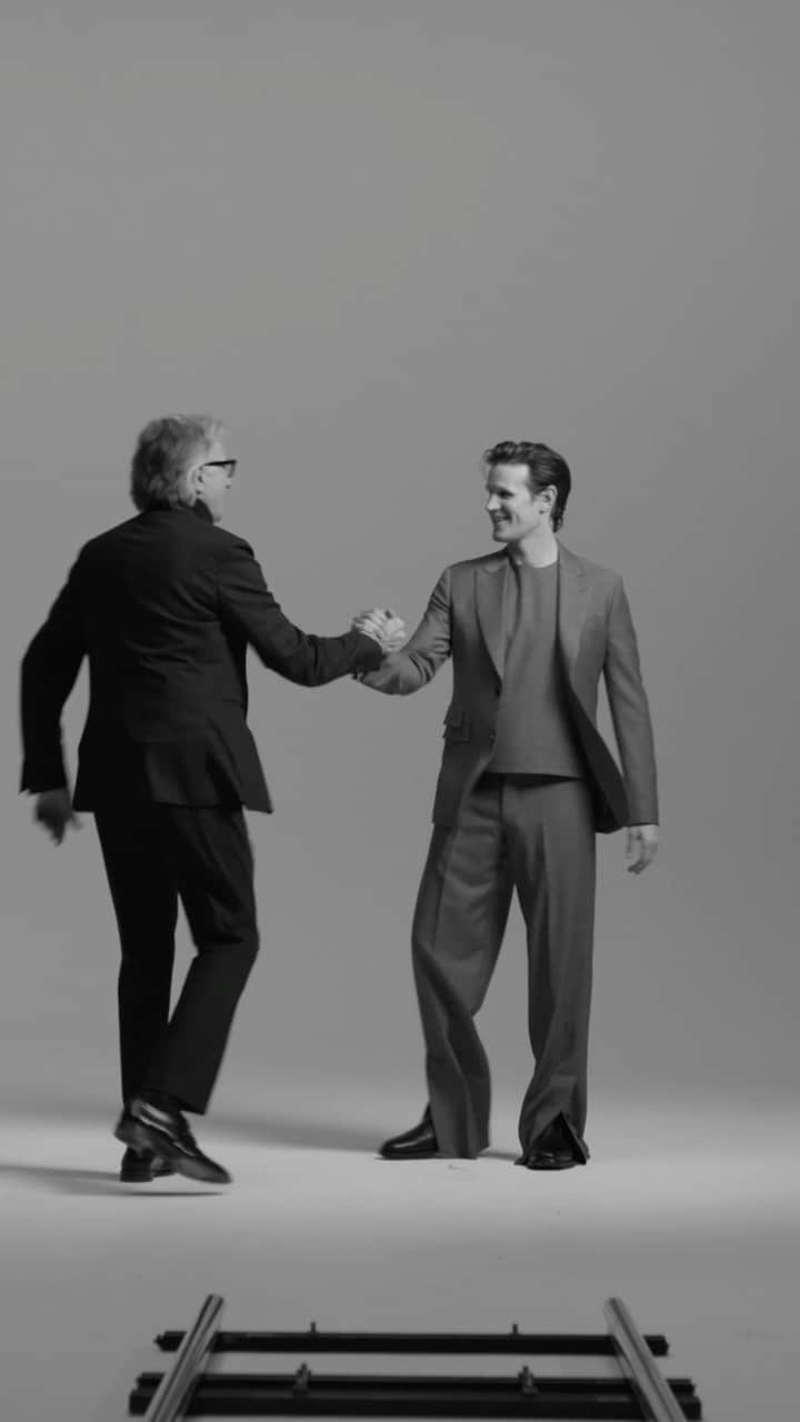 のインスタグラム：「The secret is out - I’m so excited to introduce Matt Smith as the new face of Paul Smith. Tailoring is really at the core of this AW23 campaign, like it has been in my collections since the very beginning. It’s timeless but still incredibly modern - I guess you could say it’s ‘classic with a twist’. I hope you like it.」
