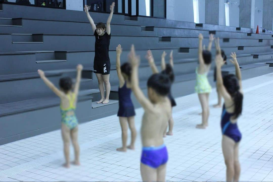 榎本遼香さんのインスタグラム写真 - (榎本遼香Instagram)「- 今年の夏の飛込教室には、50名近くの子供達が参加してくれました🌴🩵  飛込が楽しいスポーツになってくれていると嬉しいなぁ🥰  #日環アリーナ #飛込教室 #栃木トヨタ #liprond」8月15日 19時56分 - eno_mon