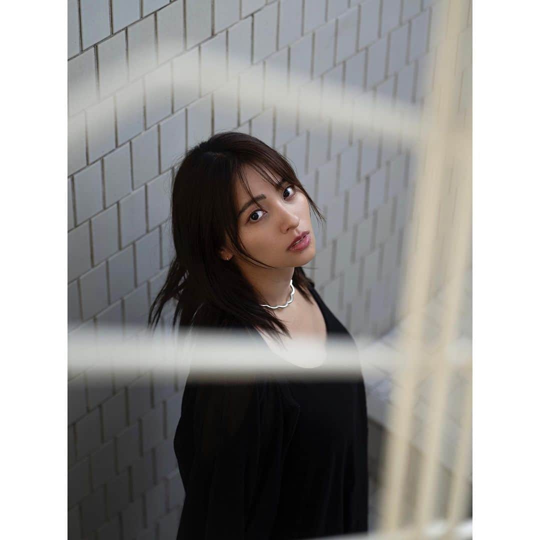 水崎綾女のインスタグラム：「portrait Photo Photo by @ryo.i.0923  dress @onit_tokyo   #photo #photography  #camera #photooftheday  #portrait #📷 #dress #onit #オフショット」