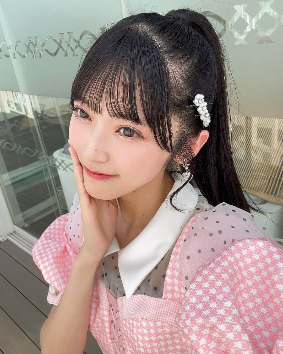佐藤綺星のインスタグラム：「👱🏻‍♀️🤍💞  昨日はCDTVありがとうございました✨️  夏曲最高すぎた〜！！🎐🍧  チームAさんの公演衣装も着れて とっても嬉しかったです🫶🏻🩷」