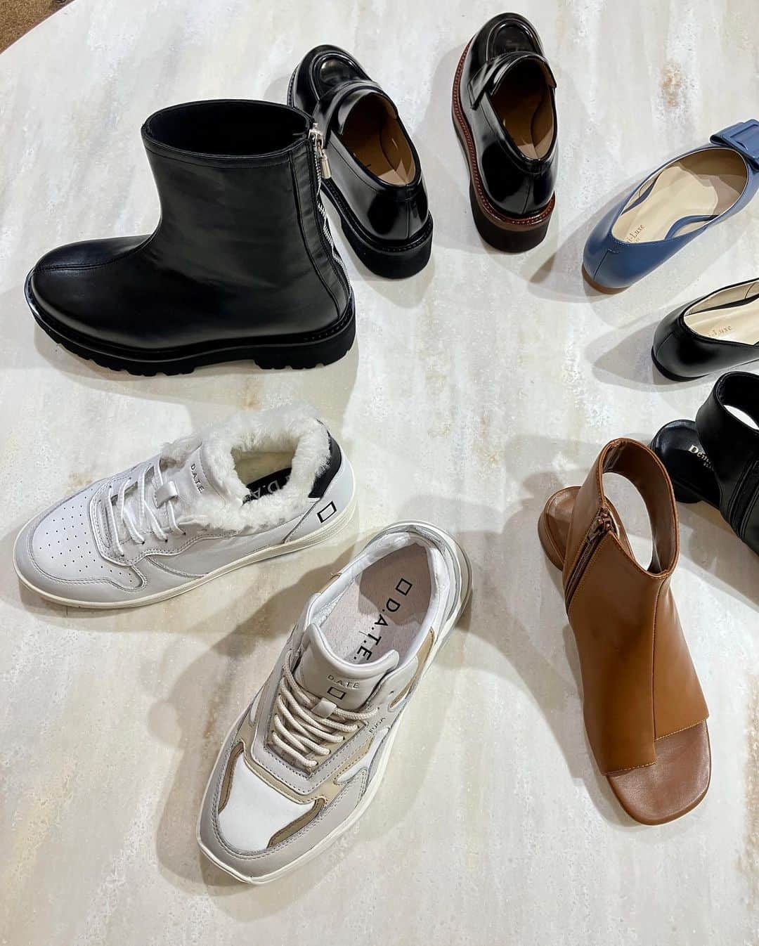 デミルクス ビームス 新宿のインスタグラム：「. New shoes for Autumn🍂  @date_sneakers_jp  右:64-31-0074 左:64-31-0069  @caminandojp  Back zip Boots 　64-32-0067  @pascuccishoes  　64-32-0021  @demiluxebeams  トングブーツ 　64-32-0045 バックルパンプス 　64-32-0021  #demiluxebeams  #demiluxebeams_shinjuku  #デミルクスビームス  #BEAMS #ビームス」