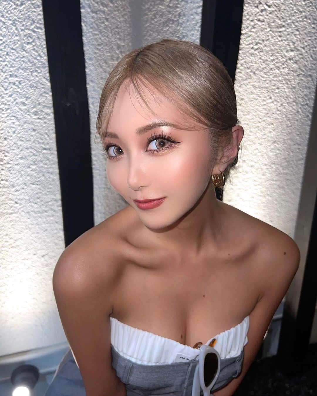 れいたぴのインスタグラム：「.  1年かけてケアした髪の毛が徐々に切れて来て もはや前髪になった🥲🥲  久々の前髪ありも好き？？  one-piece  @aclent_official  #たぴメーカー」