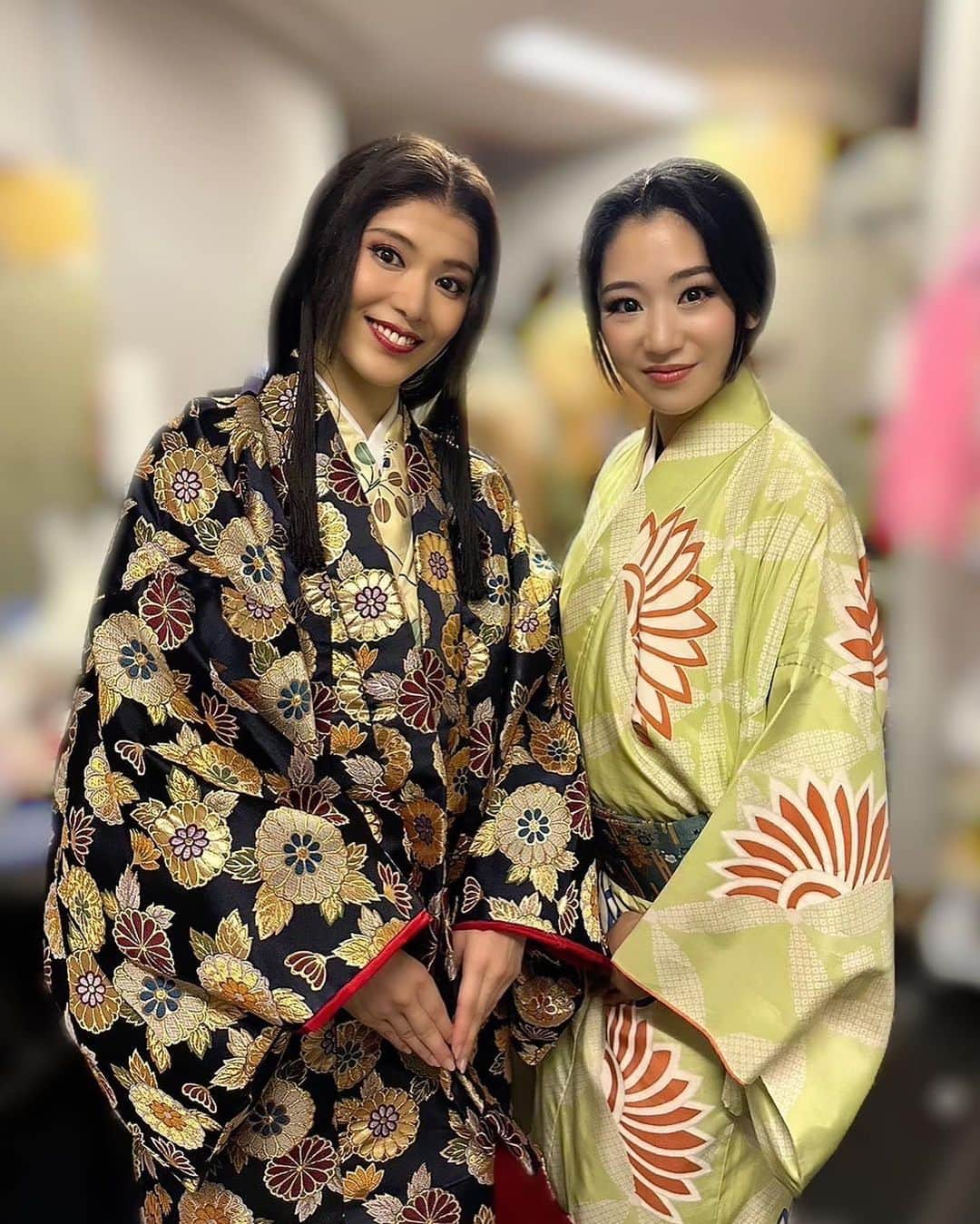 彩凪翔さんのインスタグラム写真 - (彩凪翔Instagram)「Alexandrite Stage　時代劇『PRINCESS TOYOTOMI』  先日、無事に東京千秋楽迎えました^ ^ AZAIサイド、TOYOTOMIサイド集合写真など、一部載せますね^ ^  最後の写真は父、長政さんから受け継いだ甲冑と刀を着用の淀です✨ 今回も殺陣やってます⚔️  大阪公演 お待ちしてます✨✨ 歴史好きの方は是非^ ^ ハンカチもお持ちください🫡  2023.8/18 FRI --- 8/20 SUN (全5ステージ)  8/18(金)　  13:00(◎)🎤/18:30(◎) 8/19(土)　  13:00(◎)🎤/18:30(◎) 8/20(日)12:00(◎) 　　　  ◎=SPECIAL SIDE　　　 🎤＝アフタートークショーがあります。  【大阪公演 劇場】 近鉄アート館 〒545-8545 大阪市阿倍野区阿倍野筋1-1-43  あべのハルカス近鉄本店ウイング館8階 (近鉄「大阪阿部野橋」駅 JR・大阪メトロ「天王寺」駅下車すぐ)  公式サイト、チケットのお申し込みはこちらをご参照ください。  【公式サイト】 https://princess-toyotomi.themedia.jp/  【チケットお申込みページ】 https://princess-toyotomi.themedia.jp/pages/6965448/page_202304292328 彩凪翔扱いのページよりお申し込みください😌  チケット代金 SS席12,000円 S席9,000円 A席6,500円  【Alexandrite Stageオフィシャルサイト】 https://alexandrite-stage.themedia.jp/   #alexandritestage #アレステ #野口大輔 さん 脚本、演出  #princesstoyotomi #プリトヨ #プリステ2023 #淀殿 #彩凪翔」8月15日 20時20分 - sho_ayanagi_official