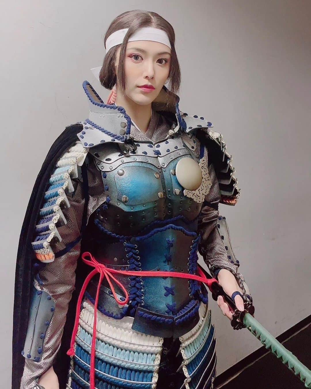 彩凪翔さんのインスタグラム写真 - (彩凪翔Instagram)「Alexandrite Stage　時代劇『PRINCESS TOYOTOMI』  先日、無事に東京千秋楽迎えました^ ^ AZAIサイド、TOYOTOMIサイド集合写真など、一部載せますね^ ^  最後の写真は父、長政さんから受け継いだ甲冑と刀を着用の淀です✨ 今回も殺陣やってます⚔️  大阪公演 お待ちしてます✨✨ 歴史好きの方は是非^ ^ ハンカチもお持ちください🫡  2023.8/18 FRI --- 8/20 SUN (全5ステージ)  8/18(金)　  13:00(◎)🎤/18:30(◎) 8/19(土)　  13:00(◎)🎤/18:30(◎) 8/20(日)12:00(◎) 　　　  ◎=SPECIAL SIDE　　　 🎤＝アフタートークショーがあります。  【大阪公演 劇場】 近鉄アート館 〒545-8545 大阪市阿倍野区阿倍野筋1-1-43  あべのハルカス近鉄本店ウイング館8階 (近鉄「大阪阿部野橋」駅 JR・大阪メトロ「天王寺」駅下車すぐ)  公式サイト、チケットのお申し込みはこちらをご参照ください。  【公式サイト】 https://princess-toyotomi.themedia.jp/  【チケットお申込みページ】 https://princess-toyotomi.themedia.jp/pages/6965448/page_202304292328 彩凪翔扱いのページよりお申し込みください😌  チケット代金 SS席12,000円 S席9,000円 A席6,500円  【Alexandrite Stageオフィシャルサイト】 https://alexandrite-stage.themedia.jp/   #alexandritestage #アレステ #野口大輔 さん 脚本、演出  #princesstoyotomi #プリトヨ #プリステ2023 #淀殿 #彩凪翔」8月15日 20時20分 - sho_ayanagi_official