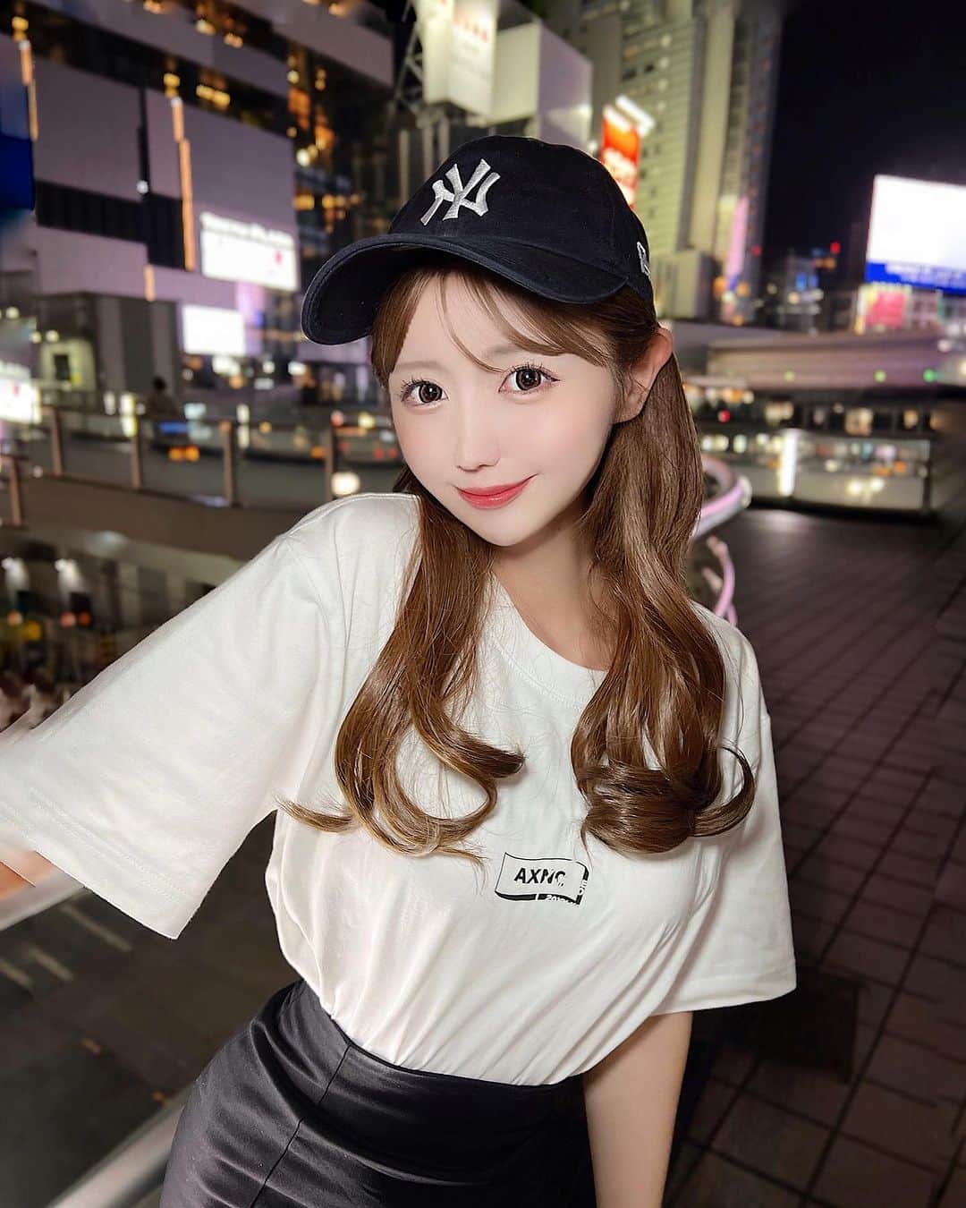 伊上あやのインスタグラム：「カジュアルかわちい🫶  このTシャツのブランドかわいくて 最近お気に入りなの♥️！ @anderx_noncolor_33   #カジュアルコーデ  #キャップコーデ  #キャップ女子  #韓国  #渋谷」