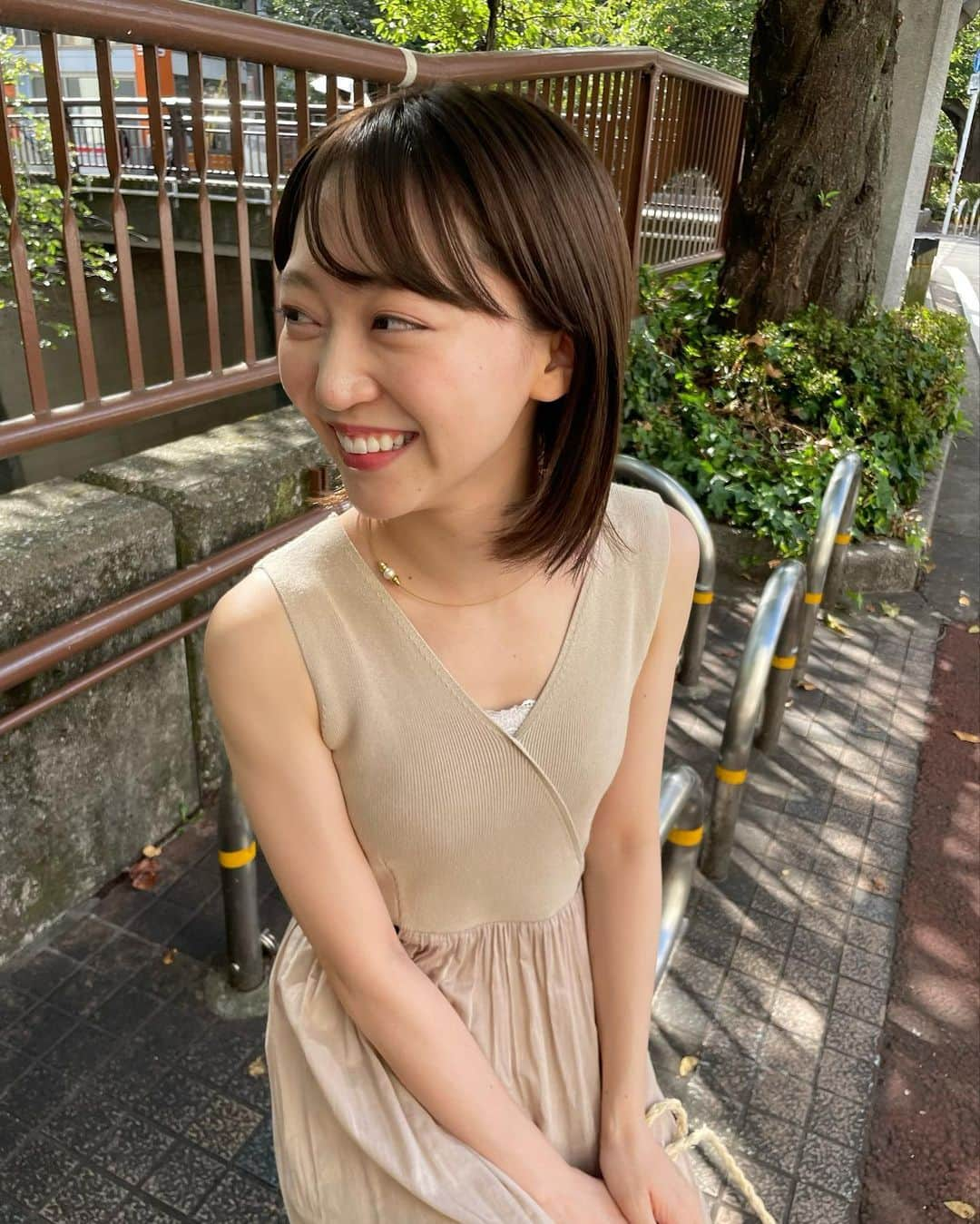 土路生優里さんのインスタグラム写真 - (土路生優里Instagram)「今年の夏はノースリーブの服ばっか着てます🍉🌻  #ネックレス曲がってるの気になるね」8月15日 20時16分 - torochan__324