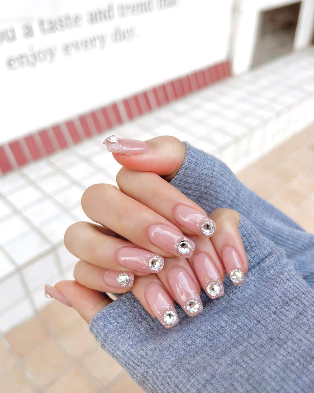 ANRIさんのインスタグラム写真 - (ANRIInstagram)「오랭마내 열손스톤,,💕💗 💅 @seo0unnienail_beautique  #서영언니네일 @seo0unnienail_rodeo  狎鴎亭ロデオ駅6番出口を出てすぐ近く。 当日予約、3人同時施術可能な韓国ネイルサロン♡ お友達と一緒にも予約できちゃいます🫶🏻 the韓国なかわいいデザインも沢山です🫧  👚 @seo0unnie__official  @seo0unnie__ 💗 👜 @hyujenne_japan @nugu__official #hyujenne @hyu.rim 🤍」8月15日 20時17分 - annnchannn