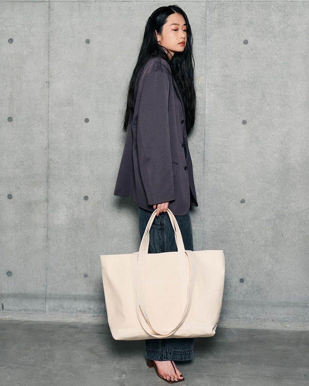 WEGOスタッフスナップさんのインスタグラム写真 - (WEGOスタッフスナップInstagram)「ㅤㅤㅤㅤㅤㅤㅤㅤㅤㅤㅤ ▪︎2way canvas tote bag ¥5,499(tax in) color:ivory/black  _ #THESTANDARD #ザスタンダード」8月21日 9時00分 - thestandard_official_