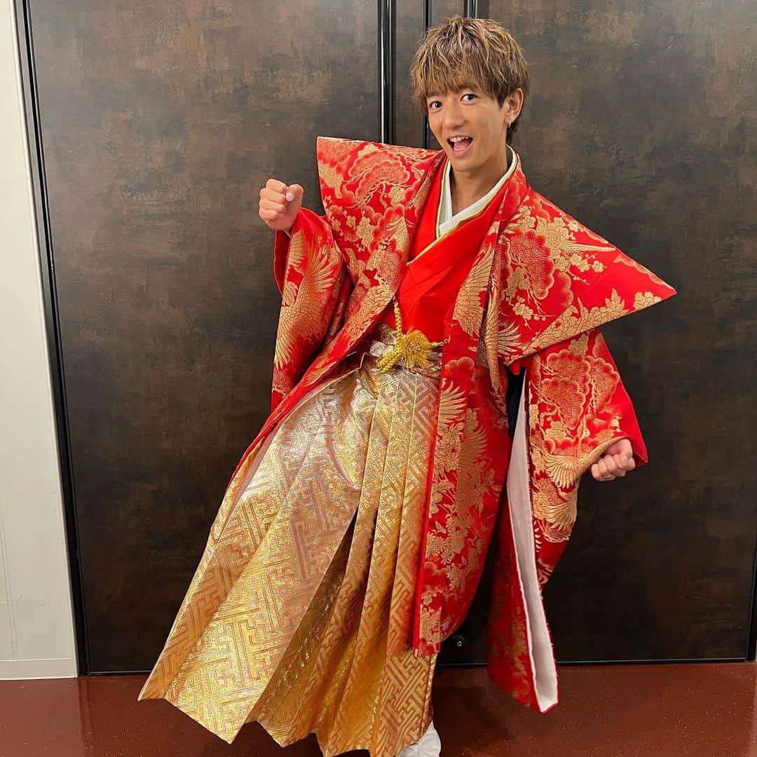 大倉士門さんのインスタグラム写真 - (大倉士門Instagram)「大好きな京都で 先日京都コレクションの際に 着させていただいた袴。 多分こんなド派手で かっちょいいの着るの最初で最後やろなぁ。 えぇ思い出😊😊」8月15日 20時26分 - shimonsmile