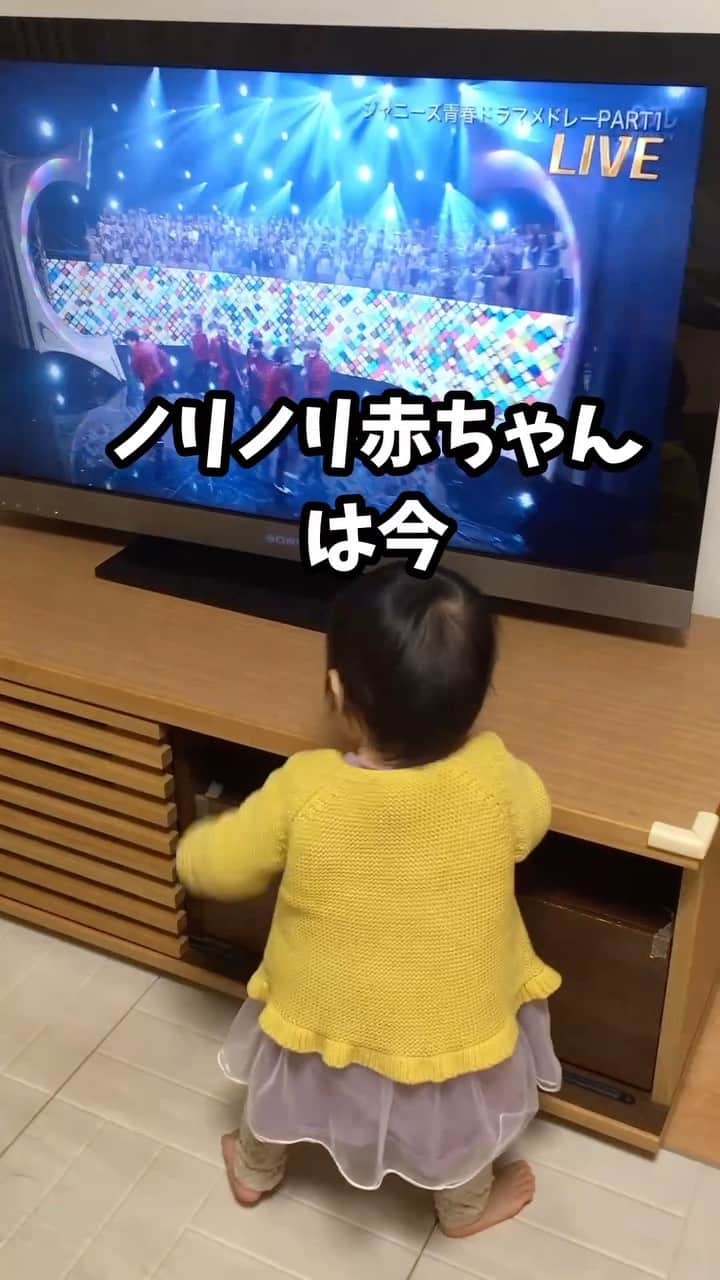 makikoのインスタグラム：「❤︎ 赤ちゃんの頃から音楽聴くと、揺れて踊ってたのが懐かしい😂💕  今はアイドルになりきって踊っちゃってます😘🎵  #アイドル #YOASOBI #アイドル踊ってみた」