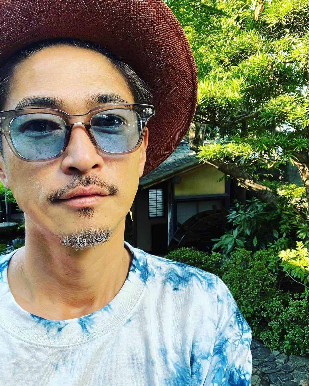 窪塚洋介のインスタグラム：「2023年下半期、 国内作品が数本に海外作品の撮影、 CMの新ver.や新広告の撮影、 ブランドモデル撮影と スケジュールが立て込んできた。 映画とアニメ映画の公開もある。 久しぶりの新刊の準備も水面下でやっている。 🗓️ それでも日々変わらず、 みんなが「元気」で「豊か」に「楽しく」,「安全」に暮らせることを祈って、 "感謝"と"反省"で進む荒れたオフロード🙏」