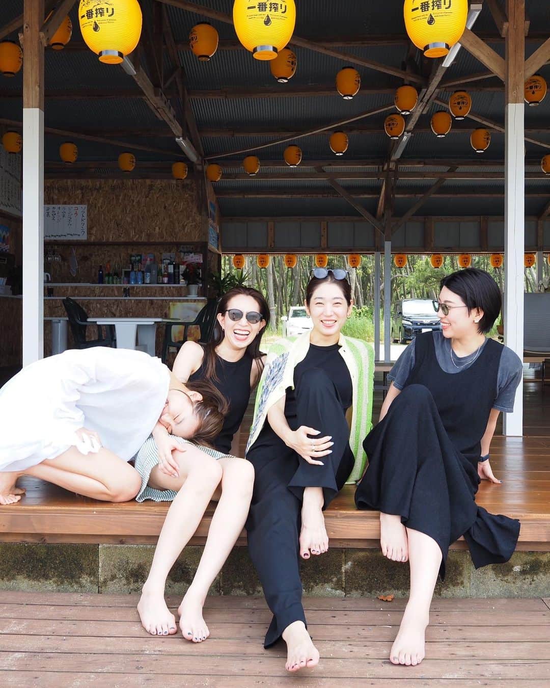 美舞のインスタグラム：「. . 夏の思い出🌻👒 みんなといる時大体私ふざけてる🤯🤯 . #夏の思い出　#海　#福岡観光 #福岡　#夏コーデ」