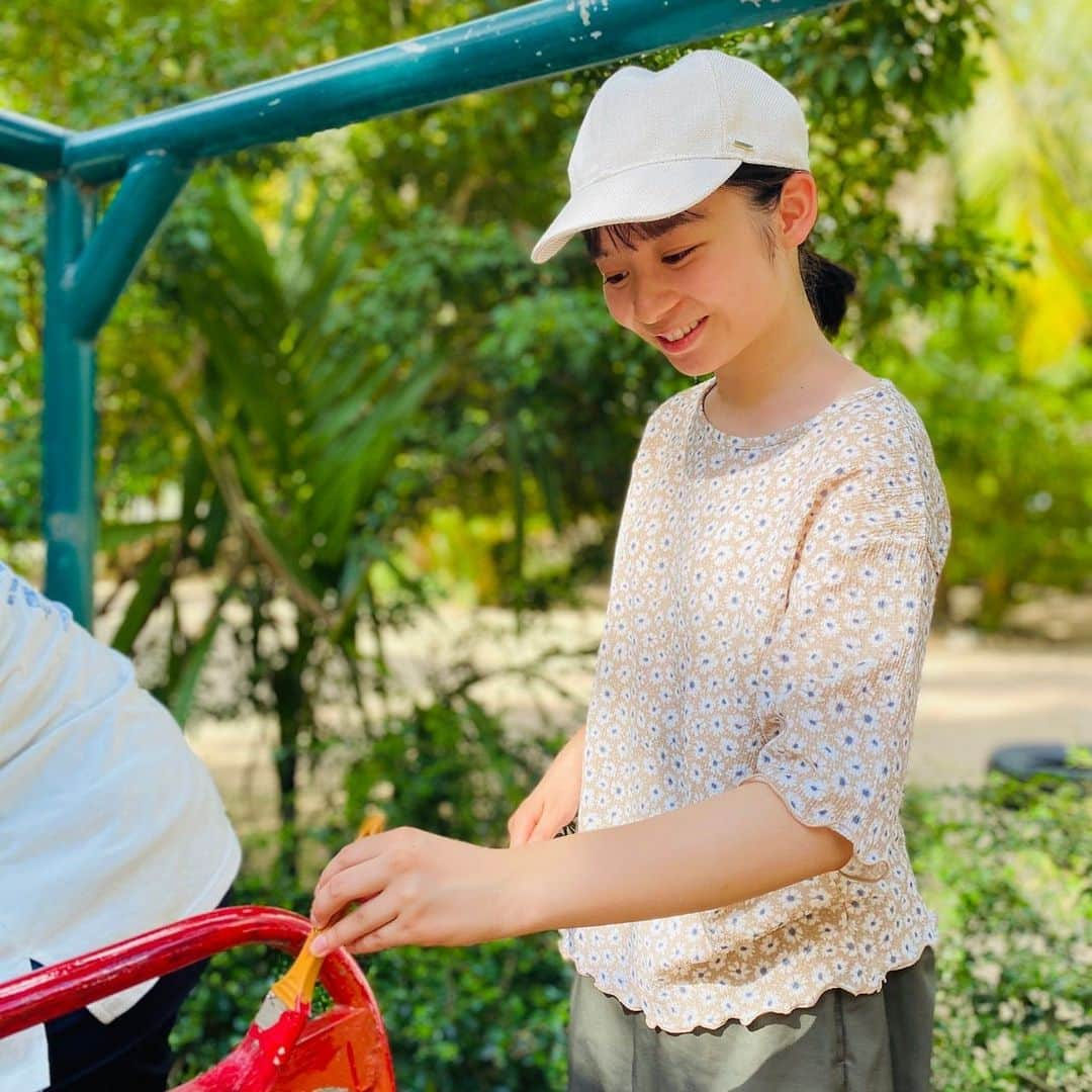 延命杏咲実さんのインスタグラム写真 - (延命杏咲実Instagram)「. 初海外！！！カンボジアに行ってきました〜！！🇰🇭💞 . 大学生のうちに、自分の世界を広げたいな…！と思い、周りの方々の後押しもあってついに日本を飛び出し海外へ！！🌍✨ . 賑やかな市場やおしゃれなカフェ、元気な子どもたちがたくさんいる孤児院、水道とガスは通っていないけどお母さんたちが美味しいご飯を振る舞ってくれた村などなど、盛りだくさんな1週間でした🥰🫶 . カンボジアの方はとても優しくて、キラキラとした笑顔が忘れられません😊 . 日本では味わえない経験がたくさんできました💫また行きたいな〜！！！🫰🏻 . . #カンボジア #カンボジア旅行 #Cambodia #🇰🇭 #海外旅行 #セントフォース #セントフォースsprout #延命杏咲実 #延命ちゃん」8月15日 20時49分 - enmei_1115