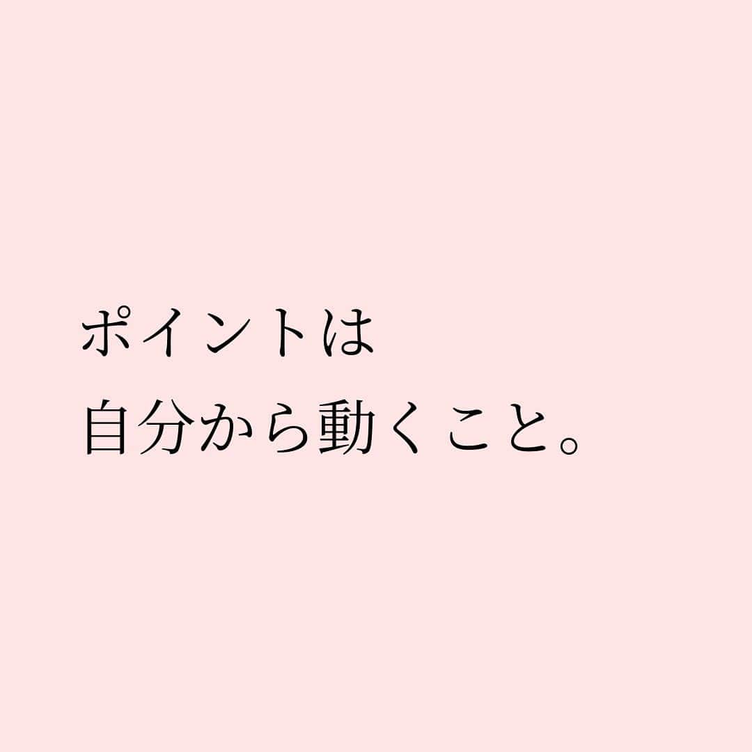 Takumi Kawaharaさんのインスタグラム写真 - (Takumi KawaharaInstagram)「【 ご縁のつくり方 】    偶然な人との出会いを    ①ただの出会いにするのか ②永く付き合う縁にできるのか    この違いで 人生は大きく変わる。    ポイントは 自分から動くこと。    この人とは永いご縁にしたい！ と思うなら自分から動く。    待ってても出会いが 縁になることは無い。    逆に言うと 自分次第でご縁はつくれるのです。     ＿＿＿＿＿＿＿＿＿＿＿   川原 卓巳 著書 『Be Yourself - 自分らしく輝いて人生を変える教科書 - 』 ⁡  誰でも、いつからでも、どこからでも。 ⁡  自分の中に眠る才能を引き出せば、 あなたはありのままで輝きだす。 この本はあなたがあなた自身(Yourself)として 輝くための教科書です。 ⁡  ⁡  川原卓巳の最新情報は公式LINEへ ご登録はプロフィール欄のURLから @takumi.kwhr     #プロデューサー #プロデュース #セルフプロデュース」8月15日 20時50分 - takumi.kwhr