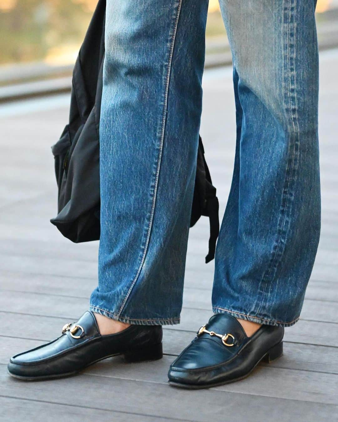 Shuhei Nishiguchiさんのインスタグラム写真 - (Shuhei NishiguchiInstagram)「"Keep it Simple,Keep it Classic"◀︎◀︎7pics Ph. @shoji_fukaya   白シャツジーパンはやっぱり最高だ。  【ITEM】 Shirt： @brooksbrothers 90's T-shirt： @hanes  Jeans： @levis 501bige 60's Shoes： @gucci 80's Belt： @thesole_official  Watch： @cartier 70's Bag： @hervechapelier old  #effortlessstyle #beamsf #vintageclothing #vintagewatch #liveinlevis #outfitmen」8月15日 20時51分 - shuhei_nishiguchi