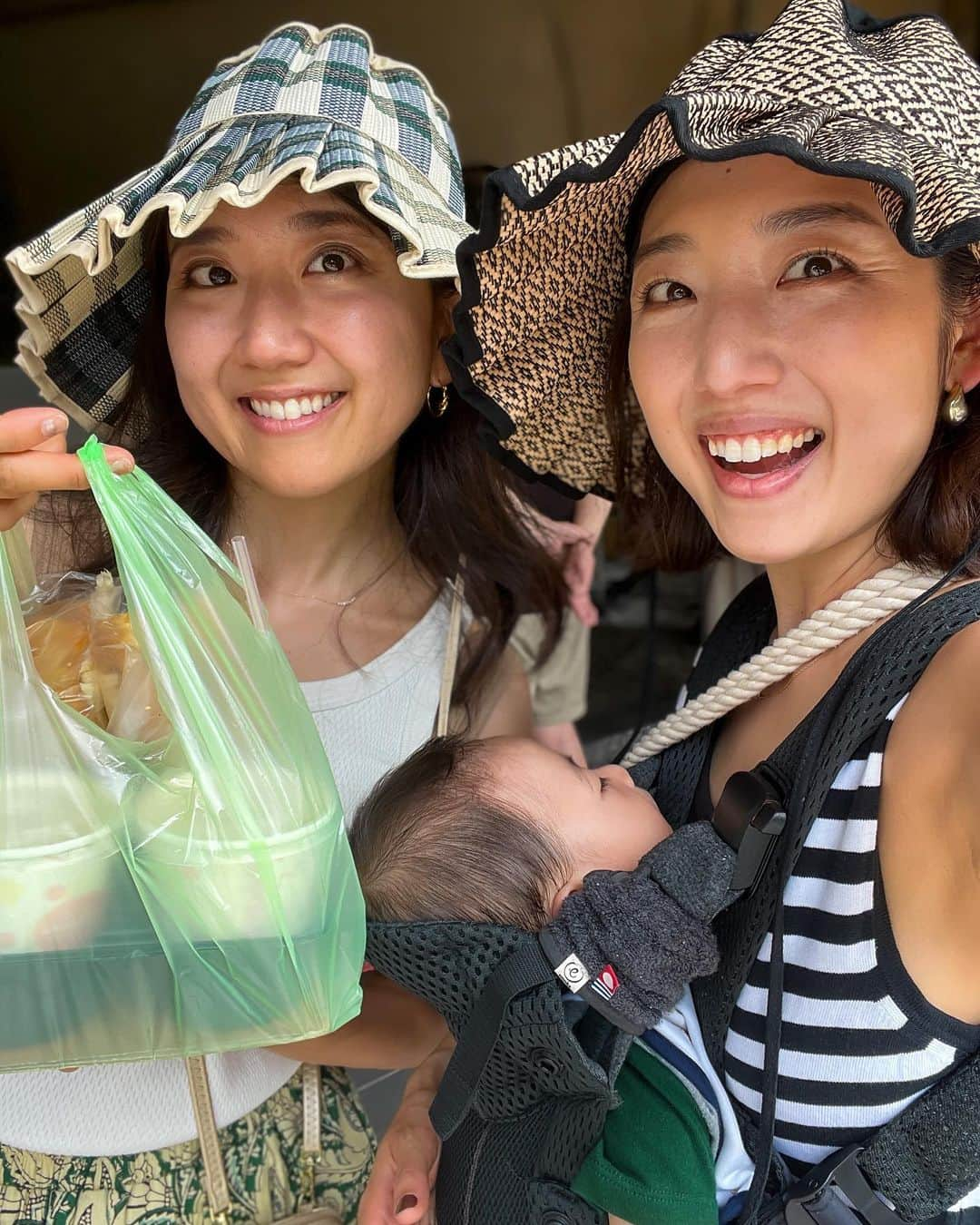 太田彩乃のインスタグラム：「台湾🇹🇼×🥣 美味しいものなどなど沢山、備忘録✨ まだまだ食べたし、食べたかったし、行きたかったところも沢山あるけど、ひとまずのお気に入りスポット🤣  📍 原西園橋下燒餅油條【台湾の朝食:甘くて温かい豆乳と揚げパン】1〜3枚目 ここー！すんごく美味しくて😆✨東京戻ってきてからもこれが食べたくて、いろいろお店探してます。笑  📍 温州街蘿卜糸餅達人【大根饅頭】4枚目 千切り大根がたっぷり入った揚げ焼きパン？饅頭？台湾行ったらまた絶対食べたい！  📍 冰讃【台湾かき氷】5枚目 もっと食べたかったかき氷😭マンゴーかき氷だけは外さず食べられました♥️  📍 李製餅家【パイナップルケーキ】6枚目 パイナップルケーキもいろいろ食べたけど、ここのが好きだったなぁ🍍  📍いろいろなお店【豆花】7枚目 もっと食べたかった豆花🫘いろんな組み合わせがあって飽きる気がしなかった。笑  📍 國立中正紀念堂 8枚目 📍龍山寺 9枚目  📍 姜心比心【生姜を使ったプロダクト】10枚目 リサーチ力の強い妹が見つけてきたお店。ジンジャー好きにはたまらなく心地よい製品ばっかり♥️オイル愛用中。  #台湾観光 #台湾」