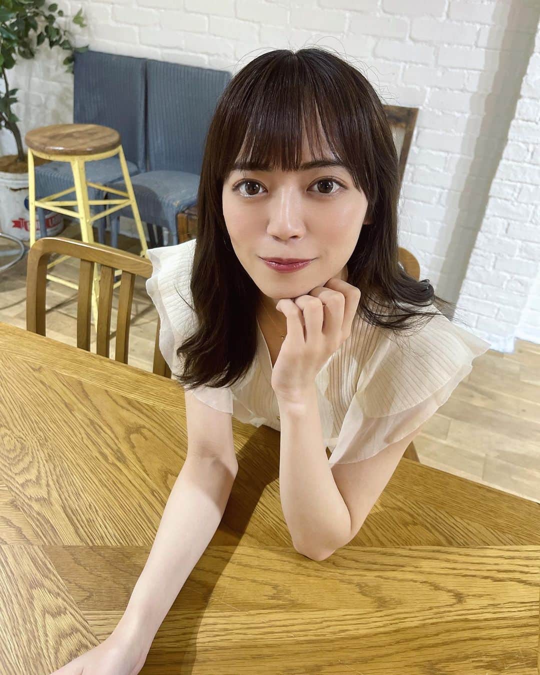 佐藤絵里香のインスタグラム：「-❤︎ 髪伸びてきたでしょ~  メンバーちゃんも今の長さ似合ってるって言ってくれた！ 実は伸ばしてみたい欲もあるのさ😎 ・ ・ ・ #followmeplease #likeme #japanesegirl #asiagirl #snidel #アイドル #偶像 #スナイデル #ootd #コーデ」