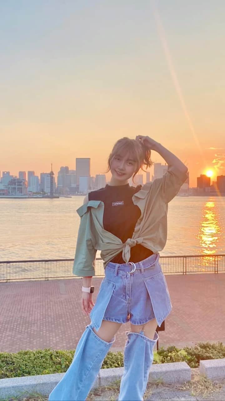 金久保マユ（ぼんぼん）のインスタグラム：「夏の思い出☀️ 　　 （マネぴとBBQ笑） 　　  #ポニーテール#ポニテ#インナーカラー#夏#派手髪#カジュアル#BBQ #ショートカット#お洒落#カフェ#垢抜け#きょコ#パーカー#秋服#映え#カメラ好きな人と繋がりたい#被写体#ヘアアレンジ#イメチェン#かわいい」