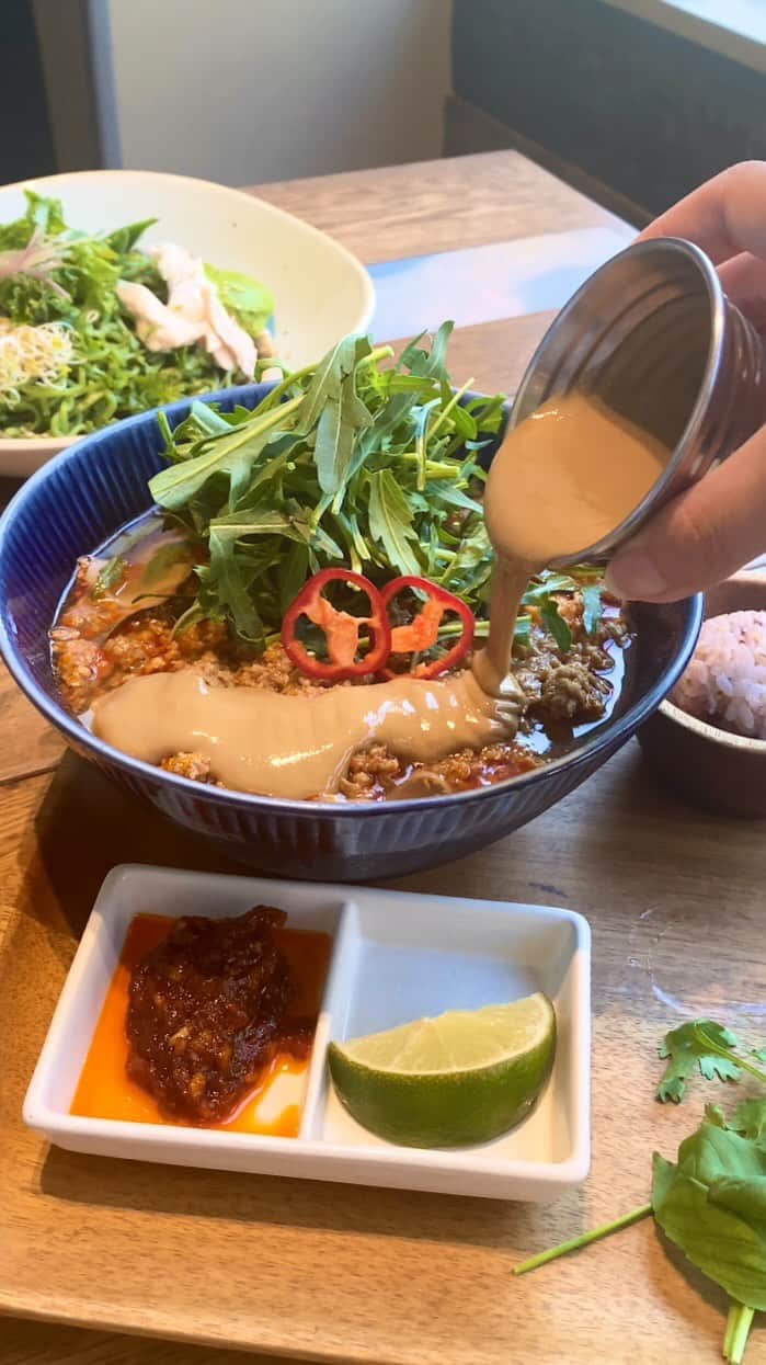 のインスタグラム：「heavenly代官山のヌードルフェア第二弾！ベジグリーン冷やし中華🥑🌿 ランチタイム限定の9月29日まで🏄🏼‍♀️  @heavenly_jp @heavenly.hi  #ヘブンリー代官山 #代官山グルメ #代官山ランチ #代官山ディナー #代官山カフェ #カフェ巡り #カフェ部 #カフェランチ #冷やし中華 #ヘルシーランチ #テラス席 #テラス席があるお店」
