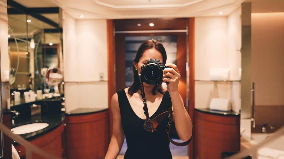 ありさ・あげまんクリエイターのインスタグラム：「♛♛♛  The Ritz Carlton Tokyo  Sony ZV-E1が良い仕事してくれる🤍  #リッツカールトン #リッツカールトン東京 #theritzcarltontokyo #theritzcarlton #sony #camera #vlogcamera #vlogger #vlogcamerabysony #sonyzve1 #カメラ女子 #カメラ好きな人と繋がりたい #vlog #vloglife」