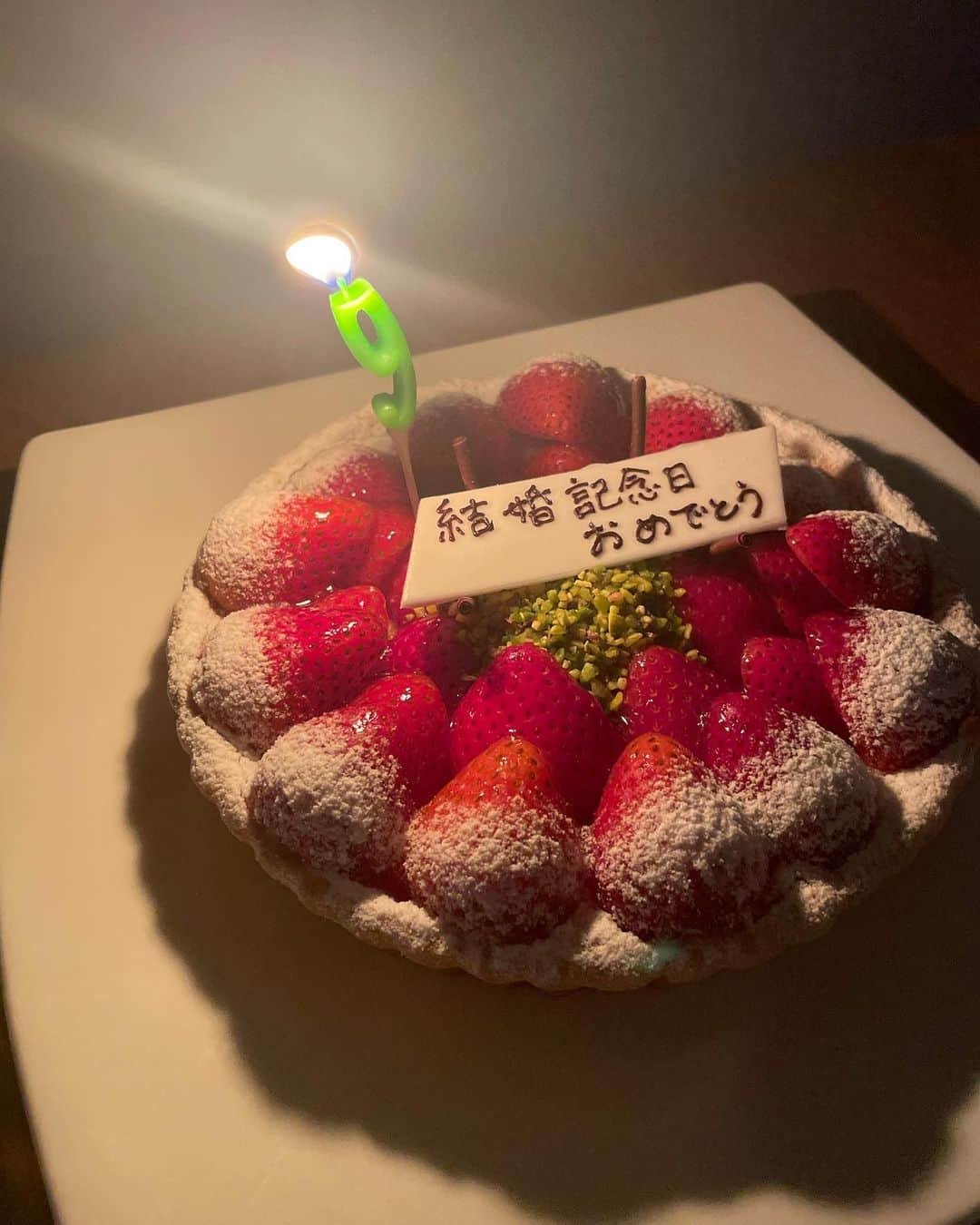 大菅小百合のインスタグラム：「結婚記念日‼️💍✨ 昔を思い出してみました😍❤️笑 9年目早いものです👏🏻👏🏻👏🏻  おめでたい日にFBを乗っ取られるという事件がありアタフタしてますがお友達の皆さんにご迷惑がかからないことを願ってます💦  これから先も家族みんな元気で過ごせますよーに👪💓 ・ ・ ・ #8月15日 #9年目 #我が家は入籍した日が #結婚記念日 #🌻 #可愛かった #ありがとう」