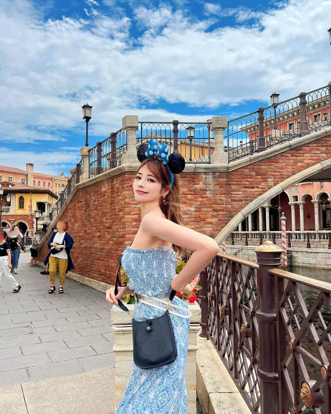 得あゆさんのインスタグラム写真 - (得あゆInstagram)「ランドよりシー派🌊🛟🐭🐬💦 夏の思い出🤍🤍🤍  #disneysea#ディズニーシー#シー#sea #東京ディズニーランド#東京ディズニーシー  ・ ・ ・ ・ ・ ・ ・ ・ ・ ・ ・ ・ ・ ・ ・ ・ #東京旅行#東京観光#チュロス#ディズニーシーグルメ#ディズニーシーコーデ#ディズニーコーデ#ディズニーリゾート#ディズニーグルメ#食べ歩き#夏休み#夏の思い出#tokyodisneyland#tokyodisneysea#churro#カチューシャ#トップス#ジャンボリーミッキー#ミッキー#ミッキーマウス#日焼けケア#美肌ケア#美白ケア#日焼け止め#おすすめコスメ」8月15日 21時08分 - tokuayu819