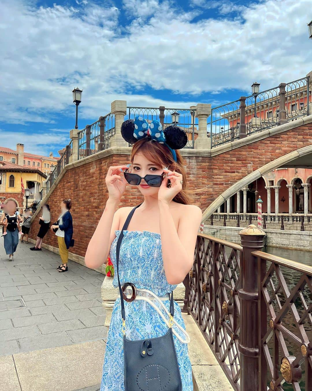 得あゆさんのインスタグラム写真 - (得あゆInstagram)「ランドよりシー派🌊🛟🐭🐬💦 夏の思い出🤍🤍🤍  #disneysea#ディズニーシー#シー#sea #東京ディズニーランド#東京ディズニーシー  ・ ・ ・ ・ ・ ・ ・ ・ ・ ・ ・ ・ ・ ・ ・ ・ #東京旅行#東京観光#チュロス#ディズニーシーグルメ#ディズニーシーコーデ#ディズニーコーデ#ディズニーリゾート#ディズニーグルメ#食べ歩き#夏休み#夏の思い出#tokyodisneyland#tokyodisneysea#churro#カチューシャ#トップス#ジャンボリーミッキー#ミッキー#ミッキーマウス#日焼けケア#美肌ケア#美白ケア#日焼け止め#おすすめコスメ」8月15日 21時08分 - tokuayu819