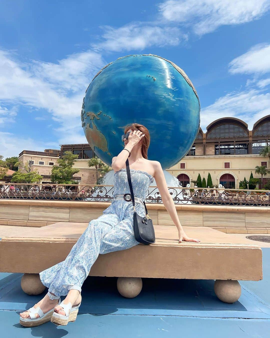 得あゆさんのインスタグラム写真 - (得あゆInstagram)「ランドよりシー派🌊🛟🐭🐬💦 夏の思い出🤍🤍🤍  #disneysea#ディズニーシー#シー#sea #東京ディズニーランド#東京ディズニーシー  ・ ・ ・ ・ ・ ・ ・ ・ ・ ・ ・ ・ ・ ・ ・ ・ #東京旅行#東京観光#チュロス#ディズニーシーグルメ#ディズニーシーコーデ#ディズニーコーデ#ディズニーリゾート#ディズニーグルメ#食べ歩き#夏休み#夏の思い出#tokyodisneyland#tokyodisneysea#churro#カチューシャ#トップス#ジャンボリーミッキー#ミッキー#ミッキーマウス#日焼けケア#美肌ケア#美白ケア#日焼け止め#おすすめコスメ」8月15日 21時08分 - tokuayu819