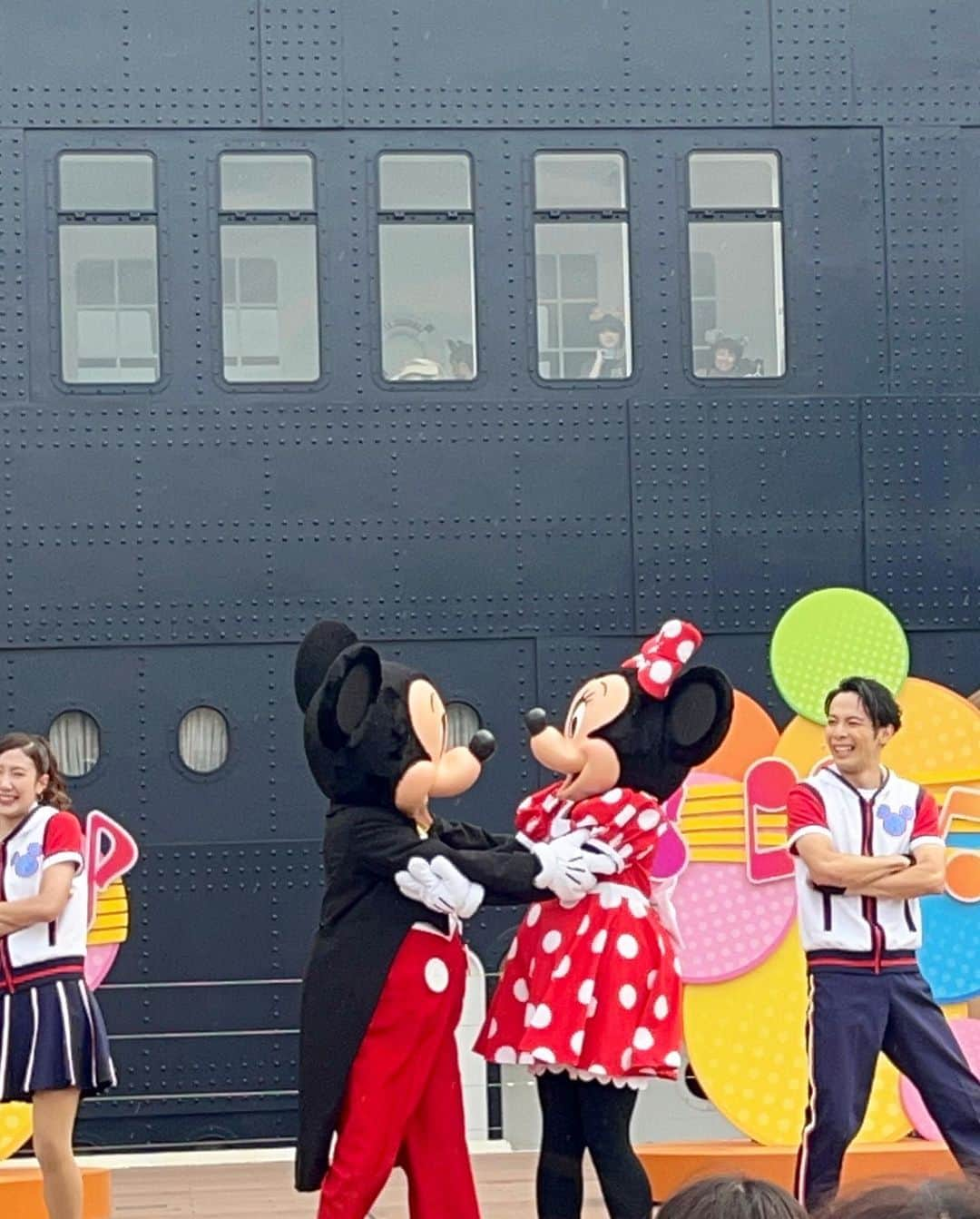 得あゆさんのインスタグラム写真 - (得あゆInstagram)「ランドよりシー派🌊🛟🐭🐬💦 夏の思い出🤍🤍🤍  #disneysea#ディズニーシー#シー#sea #東京ディズニーランド#東京ディズニーシー  ・ ・ ・ ・ ・ ・ ・ ・ ・ ・ ・ ・ ・ ・ ・ ・ #東京旅行#東京観光#チュロス#ディズニーシーグルメ#ディズニーシーコーデ#ディズニーコーデ#ディズニーリゾート#ディズニーグルメ#食べ歩き#夏休み#夏の思い出#tokyodisneyland#tokyodisneysea#churro#カチューシャ#トップス#ジャンボリーミッキー#ミッキー#ミッキーマウス#日焼けケア#美肌ケア#美白ケア#日焼け止め#おすすめコスメ」8月15日 21時08分 - tokuayu819