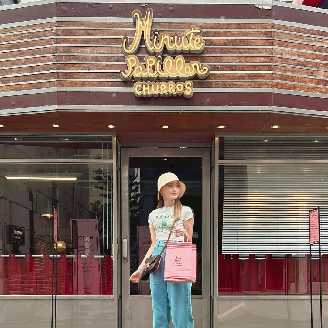 渚さんのインスタグラム写真 - (渚Instagram)「.  食べたかったチュロス💓 @minute.papillon.official さくさくでおいしかったぁ🥰  やっぱり大人気で昼過ぎに行って テイクアウトで40分は待った😂  #韓国旅行 #韓国カフェ #チュロス #minutepapillon #korea #cafe」8月15日 21時09分 - naginchu1218